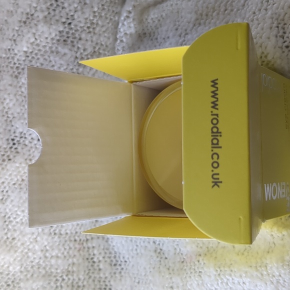 Rodial Anti-Ageing Bee Venom Eye Cream, 25ml/0.80fl oz - Picture 7 of 13